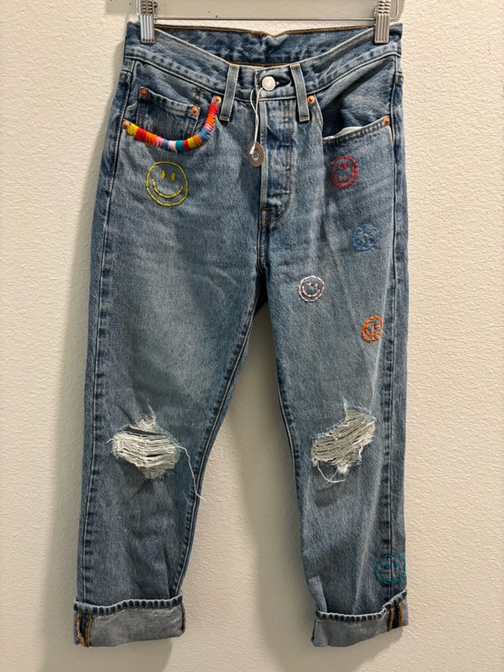 Embroidered Smile Patch Distressed Women's Jeans - Light Blue, size XS